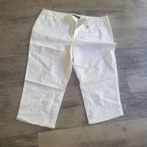 White Dasiy Fuentes Capris
